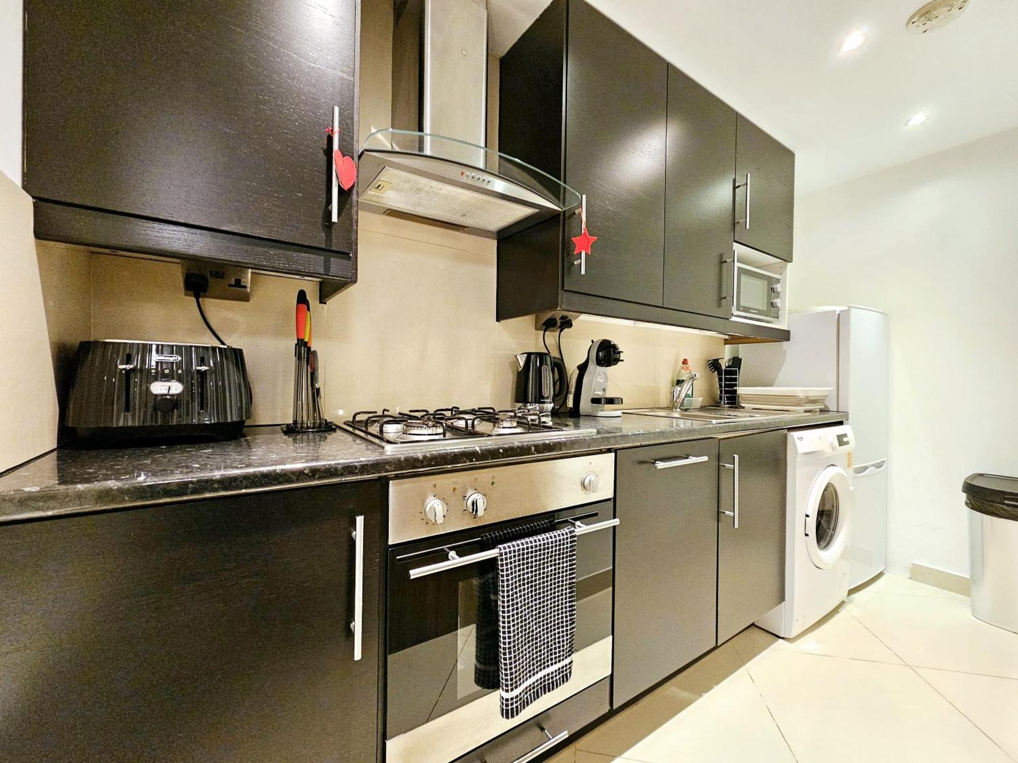 Modern Hyde Park Home With Private Entrance & Private Back Patio Near Bayswater & Paddington Stations ロンドン エクステリア 写真